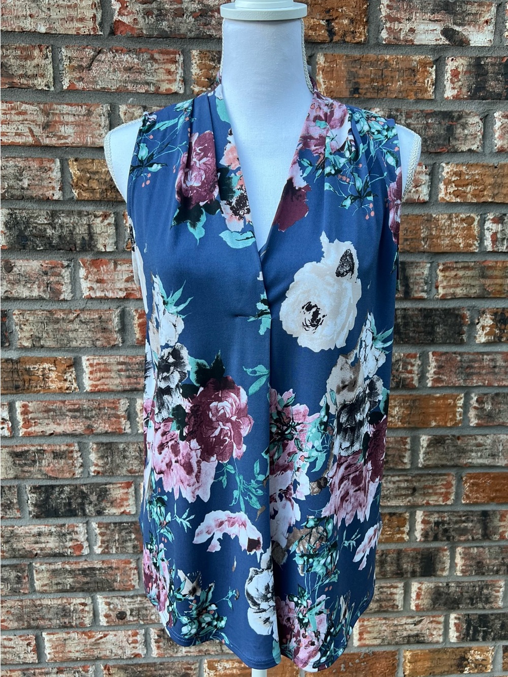 Beacon Apparel Large Floral V-Neck Sleeveless Tank NEW Stitch Fix
